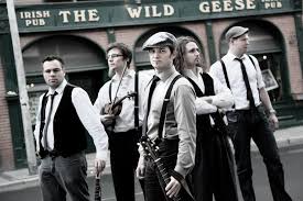 Christopher böckermann, seit mehr als zehn jahren pächter der ältesten traditionsgaststätte mitten in mörse, verabschiedet sich zum. Clonmac Noise Workers Town Tunes 2012 Folk News