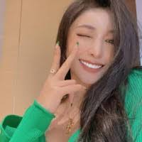 Eva Yin's Instagram, Twitter & Facebook