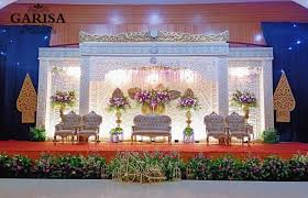 Nah itulah informasi terbaru dan terlengkap mengenai 40 dekorasi pernikahan modern elegan minimalis terbaru 2021 yang banyak disenangi dan diterapkan di indonesia. Dekorasi Pelaminan Pengantin Minimalis Gedung Rumah 2021 Harga Dekorasi Garisa Wedding Organizer