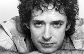 Listen to gustavo cerati 1 | explore the largest community of artists, bands, podcasters and creators of music & audio. 2010 El Cantante Argentino Gustavo Cerati Sufrio Un Accidente Cerebrovascular Enterate24 Com
