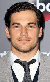 Giacomo Gianniotti Round Face Round Face Haircuts Round Face Shape