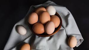 Una vez formadas, poner harina en un plato y pasarlas por ella. Huevo Escalfado Con Patatas Y Calabacin Otra Forma De Cocinar El Alimento Mas Nutritivo As Com