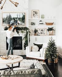 Check out our holiday home decor selection for the very best in unique or custom, handmade there are 350236 holiday home decor for sale on etsy, and they cost hkd 170.80 on average. Diy Garland Amyepeters Homedecor Christmas Holiday Home Diy Diyhomedecor Home Decor Decor Diy Holiday Decor