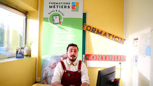 Ecole de formation à distance dédiée aux métiers de la santé et du social. Le Metier D Aes Accompagnant Educatif Et Social Presente Par Adrar Formation Sante Social Youtube