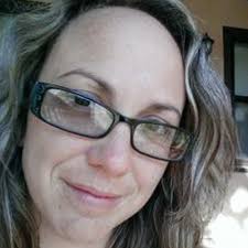 Kari Arnold's Instagram, Twitter & Facebook