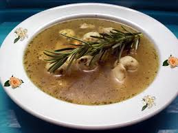 Huhnersuppe Mit Gemuse Und Oma S Mehlklosse Rezept Mehlklosse Klosse Huhnersuppe