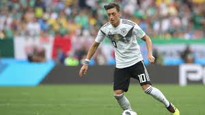 Find the perfect mesut özil nationalmannschaft stock photos and editorial news pictures from getty images. Wege Mesut Ozil Oliver Kahn Ledert Gegen Matthaus Und Basler Stern De