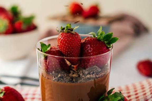 Uskrsni desert: Čokoladni mousse s jagodama - Žene.ba