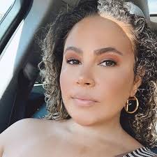 Amazon.com: Ali In The Sea Of Dreams: 9798861373272: Bratton, Ali, Hernandez,  Severina: Libros