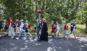 Jako wokalista zadebiutował publicznie w 1970 na festiwalu piosenki harcerskiej w siedlcach.laureat festiwalu piosenki radzieckiej w zielonej górze (1975).jest absolwentem xiii lo w warszawie oraz państwowej wyższej szkoły teatralnej w warszawie (1980). Ilncrmgryupffm