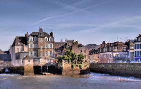 Visite de la ville de landerneau à la limite de léon et cornouaille, sur l'elorn, célèbre par son pont habité, nommé pont de rohan. Bretagne Finistere Landerneau Ideal Pour Rayonner