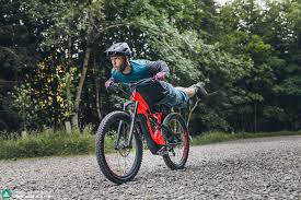 Der Konig Des Parkplatzes 16 Tricks Fur E Mountainbiker E Mountainbike Magazine