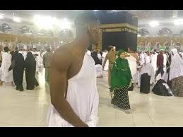 بول بوغبا يزيل مشروبا كحوليا من أمامه قبيل ندوة صحفية. Ø¨ÙˆÙ„ Ø¨ÙˆØºØ¨Ø§ ÙŠØ¤Ø¯ÙŠ Ù…Ù†Ø§Ø³Ùƒ Ø§Ù„Ø¹Ù…Ø±Ø© Youtube