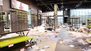 The total retail area is 131 000 square metres, and a gross area of 550 000 square metres. Tk5ctqxd9choym