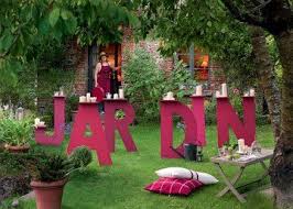 Des Lettres Geantes En Guise De Bougeoirs Lettres Geantes Marie Claire Idees Deco Exterieure