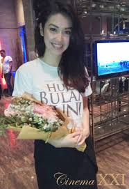 Nonton video hujan bulan juni diunggah oleh vidio premier hanya di vidio. Tantangan Velove Vexia Di Film Hujan Bulan Juni Cinema 21