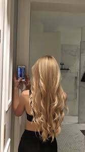 A character or person depicted has blonde hair. Pinterest Gtfovogue Long Hair Styles Hair Styles Blonde Hair Looks