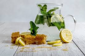 Minum teh hijau di pagi hari akan memberikan manfaat luar biasa untuk tubuh. Meningkatkan Kekebalan Tubuh Hingga Redakan Batuk Dan Sesak Napas Berikut 5 Manfaat Madu Dan Air Lemon Bagi Kesehatan Pikiran Rakyat Com