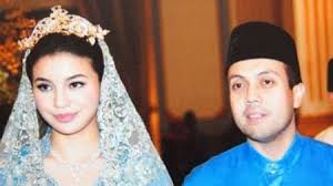 Berita semasa doakan agar baginda sultan bertemu jodoh dan kahwin dengan isteri yang dicintai sekaligus bergelar pemaisuri agong. 8 Kali Manohara Jadi Pembicaraan Nikah Muda Di Usia 16 Pernah Pacaran Dengan Ardi Bakrie Hingga Pindah Agama Kapanlagi Com