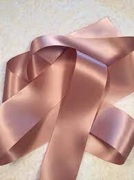 Pink and gold awareness ribbons coordinate in color with our pink and gold personalized awareness ribbons which can be engraved with a name, date or message. Tutte Le Mie Qualita Nastri Di Raso Bifronte Sono Perfetti Per Fusciacche Nuziale Fusciacche Prom Fiori Rose Gold Ribbon Rose Gold Dress Rose Gold Aesthetic