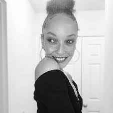 Beyonce intentionally singing “I ain't no regular singer, now come get  everything you came for…” from “Spaghetti” right before Shaboozey drops his  “Sweet Honey Buckin” verse during Beyonce bowl hits different knowing