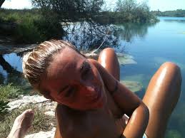 Fare sesso durante il ciclo, insomma, potrebbe anche rivelarsi un piacevole antidolorifico naturale. E Facile Togliersi I Vestiti E Fare Sesso Le Persone Lo Fanno Continuamente Ma Aprire La Tua Anima A Qualcuno Lasciarlo Entrare Nelle Tue Paure Nel Tuo Futuro Nel Tuo Sorriso Questo