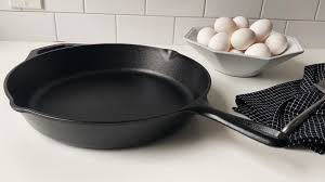 The cast iron is already seasoned, so you can start cooking immediately and the compact design makes it how to maintain your cast iron griddle. How To Season A Cast Iron Pan The Best Way To Season Cast Iron With Crisco