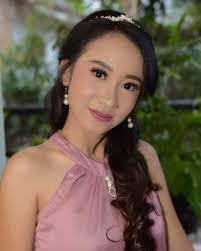 Lovely Laura Make Up Artistik Pengantin Make Up