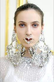 givenchy made haute couture nose rings via fader ジバンシー 鼻リング 白銀