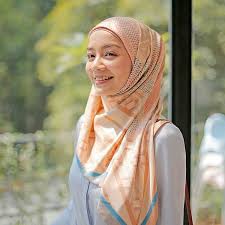 Mujur ada mira filzah nak tolong tunjuk ajar bagaimana nak pakai tudung. Mf Mira Filzah Fans Di Instagram When I See You Asian Model Girl Asian Model Beautiful Hijab
