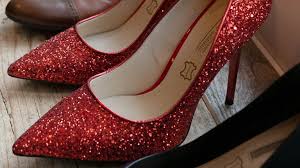 Bei schlecht isolierten wohnungen hilft eine trittschalldämmung. Men On High Heels Helge Buchholz Aus Mainz Besitzt Uber 130 Paar Stockelschuhe Swr Heimat