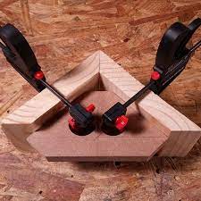 A set of 4 right angle clamps. Home Dzine Home Diy Easy Corner Clamp Jig