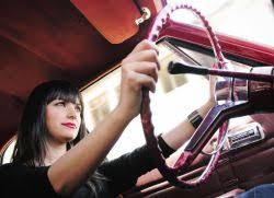 Mungkin pertanyaan tersebut sempat terlintas dibenak anda terutama untuk anda yang pernah bermimpi atau mengalami mimpi tentang mencuri uang 20 ribu & merasa penasaran. Kenapa Impian Memandu Kereta