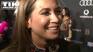 Born to an italian father, vittorio capristo, and a german mother, carmen. Shirin David Wie Sollte Ihr Freund Sein By Tikonline De