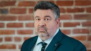 Trump abruptly swaps White House counsel pick amid internal division