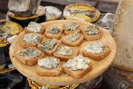 All of the milk used in the production of cabrales must come exclusively from herds raised in a small zone of production in. Hausgemachte Cabrales Kase Traditionellen Spanischen Markt Asturien Lizenzfreie Fotos Bilder Und Stock Fotografie Image 14348181