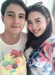 Bak Masih Pacaran, 10 Potret Mesra Carlo Milk dan Istri