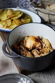 Receta de pollo de corral guisado, con una salsa que te encantará. Pollo De Corral Guisado Pollo De Corral Pollo Recetas De Comida