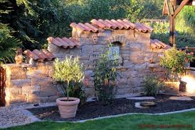 Mediterrane Gartenmauer Mit Betonsteinen Und Mauerabdeckung Gartenarbeit Mediterranean Garden Garden Wall Patio Garden