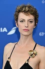 Elizabeth Mortensen's Instagram, Twitter & Facebook