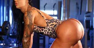 Apalagi beberapa foto tersebut terpampang pada bagian. Vanessa Ataides Faz Ensaio Em Academia E Mostra O Bumbum Ostentacao
