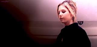 S'il vous plaît partager www.voirseries.ws avec vos amis. Season 2 The Bazooka Scene Saison2 Buffy Gifs Chasseur De Gifs Btvs Buffy Gifs