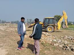 Lucknow Development Authority's bulldozer runs illegal construction | LDA ने अवैध निर्माण पर चलाया बुलडोजर: 50 बीघा में अवैध निर्माण और प्लॉटिंग की गई थी, बाउंड्रीवाल ध्वस्त ...
