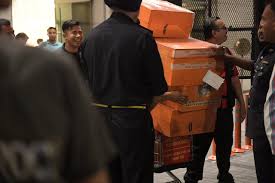 Tan soon hock, ms yeo kar peng, tan sri lim gait tong & puan sri chin chew l. Malaysian Police Seize 284 Luxury Bags 72 Bags Of Cash And Valuables From Najib Linked Apartments Se Asia News Top Stories The Straits Times