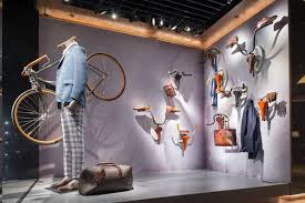 Berluti And Victoire Cycles Create A Beautiful Bike With Elegant Leather Accessories Ladeninneneinrichtung Schaufensterdeko Wohnen