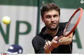 Le tennisman français est apparu déguisé en femme pour les besoins d'un match d'exhibition. Gilles Simon Quand Sa Femme Carine Se Confie Sur Son Couple Ses Enfants Et Les Femmes Du Circuit Terrafemina