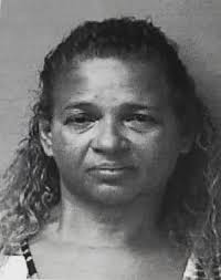 MANATI] INGRESAN EN LA CARCEL A MUJER POR VIOLENTAR ORDEN DE PROTECCION CON  EXPAREJA PRENSA POLICIA/ La agente Mirnell Díaz Ruiz de la división  Violencia Doméstica de Arecibo, radicó una incumplimiento a