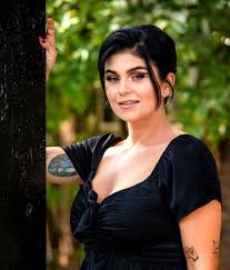 Roxeanne hazes is een nederlands zangeres en de dochter van zanger andré hazes. Roxeanne Hazes Uit De Kleren Voor Linda Weg Met Onrealistisch Beeld Show Ad Nl