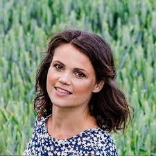 100.000 danskere følger Stine Saras liv med tourettes: Sang lindrer hendes  symptomer