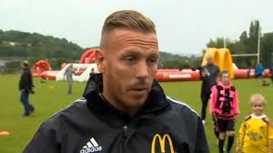 Clwb Caerdydd yn ymchwilio i honiadau am Craig Bellamy